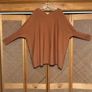 Women’s scoop neck oversized sweater batwing ribbed sleeves CAMEL.  M/L. (517)